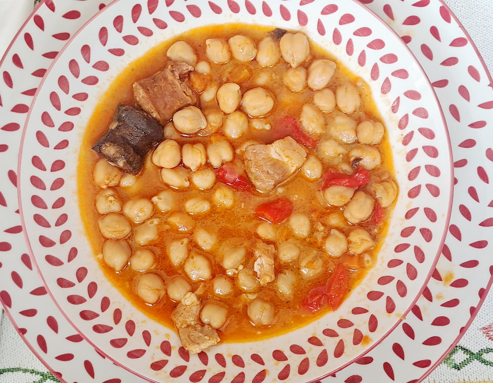 Garbanzos a la riojana, relacionada con la receta de Morcillo de Ternera en Salsa de Rioja