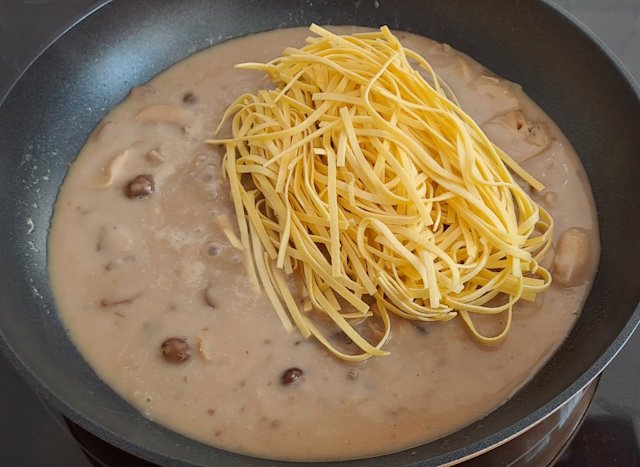 Tallarines con Salsa de Setas