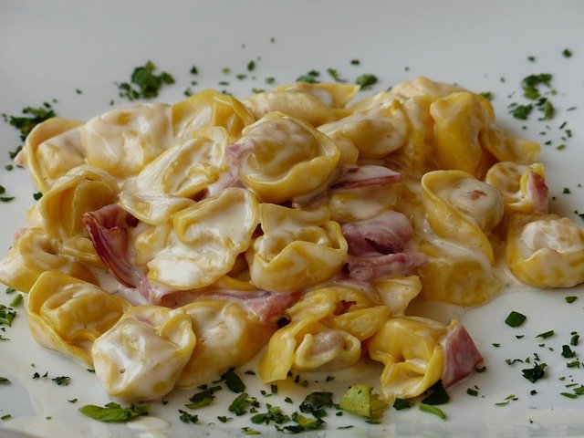 Tortellini, variante de los Tortelloni Rellenos de Espinacas y Ricotta en Salsa de Tomate