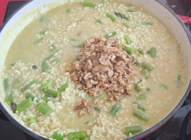 Risotto de Espárragos y Nueces