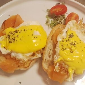 Huevos Beneditinos con Salmón