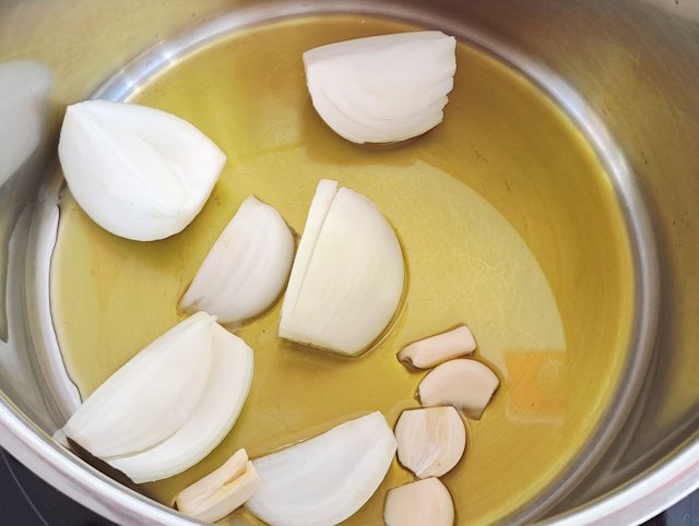 cazo-cebolla-ajo1_649 Sofrito cebolla y ajo