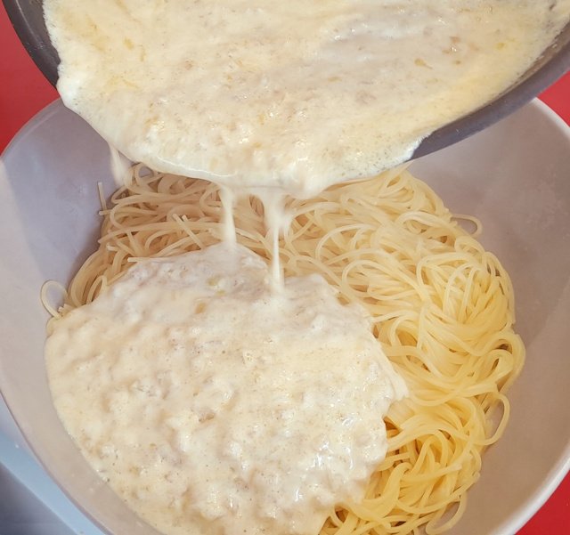 Capellini con Langostinos en Salsa de Lima