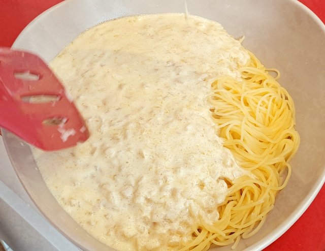 Pasta con Langostinos y salsa de lima