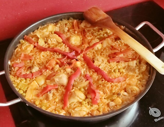 paella costillas y pollo
