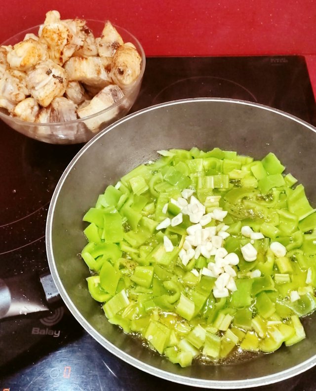 paella costillas y pollo