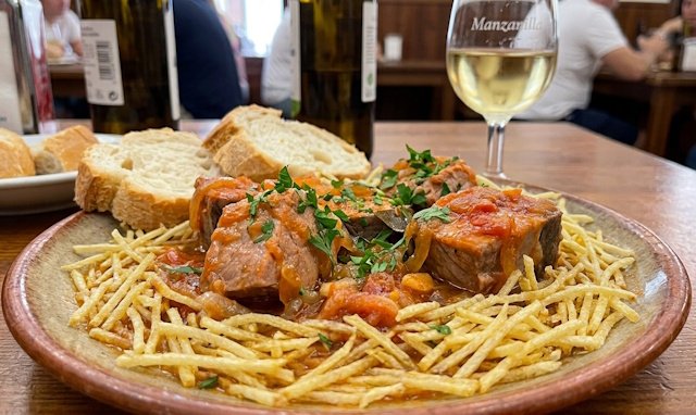 Atún a la Sanluqueña con Patatas Paja