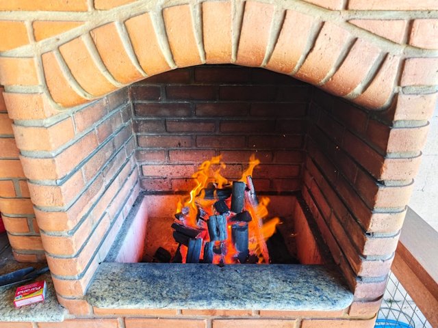 Barbacoa encendida
