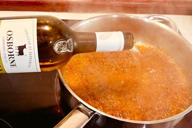 Añadir Jerez al Sofrito