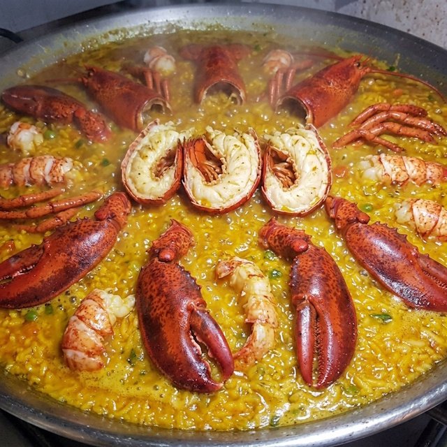 Paella de bogavante y sepia